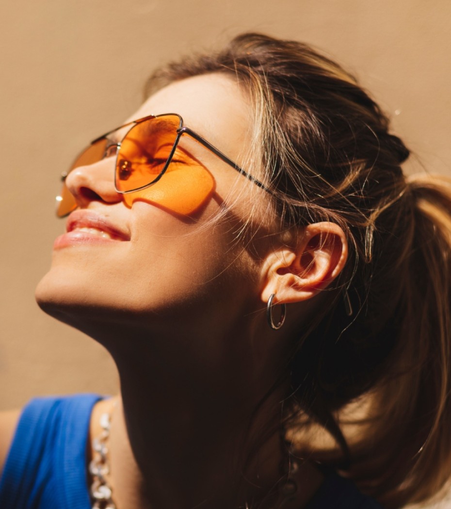 Frau mit Sonnenbrille